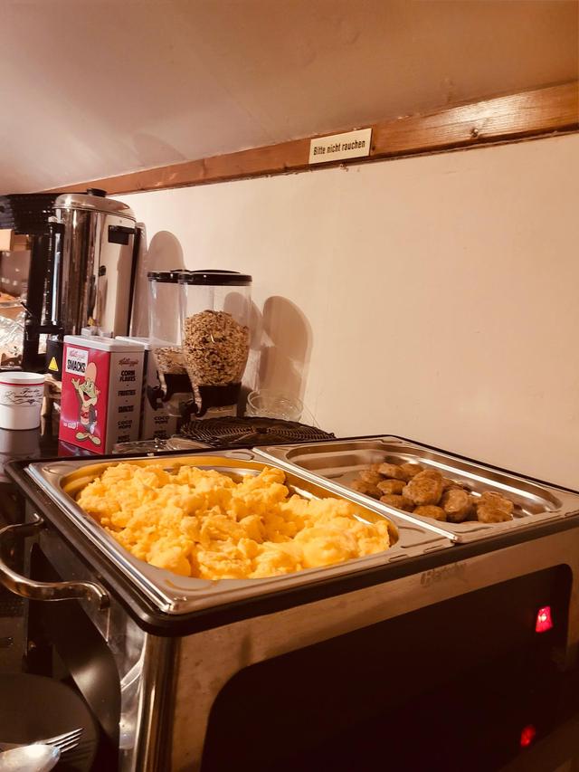 Frühstücksraum und Frühstücksbuffet im Gulfhof